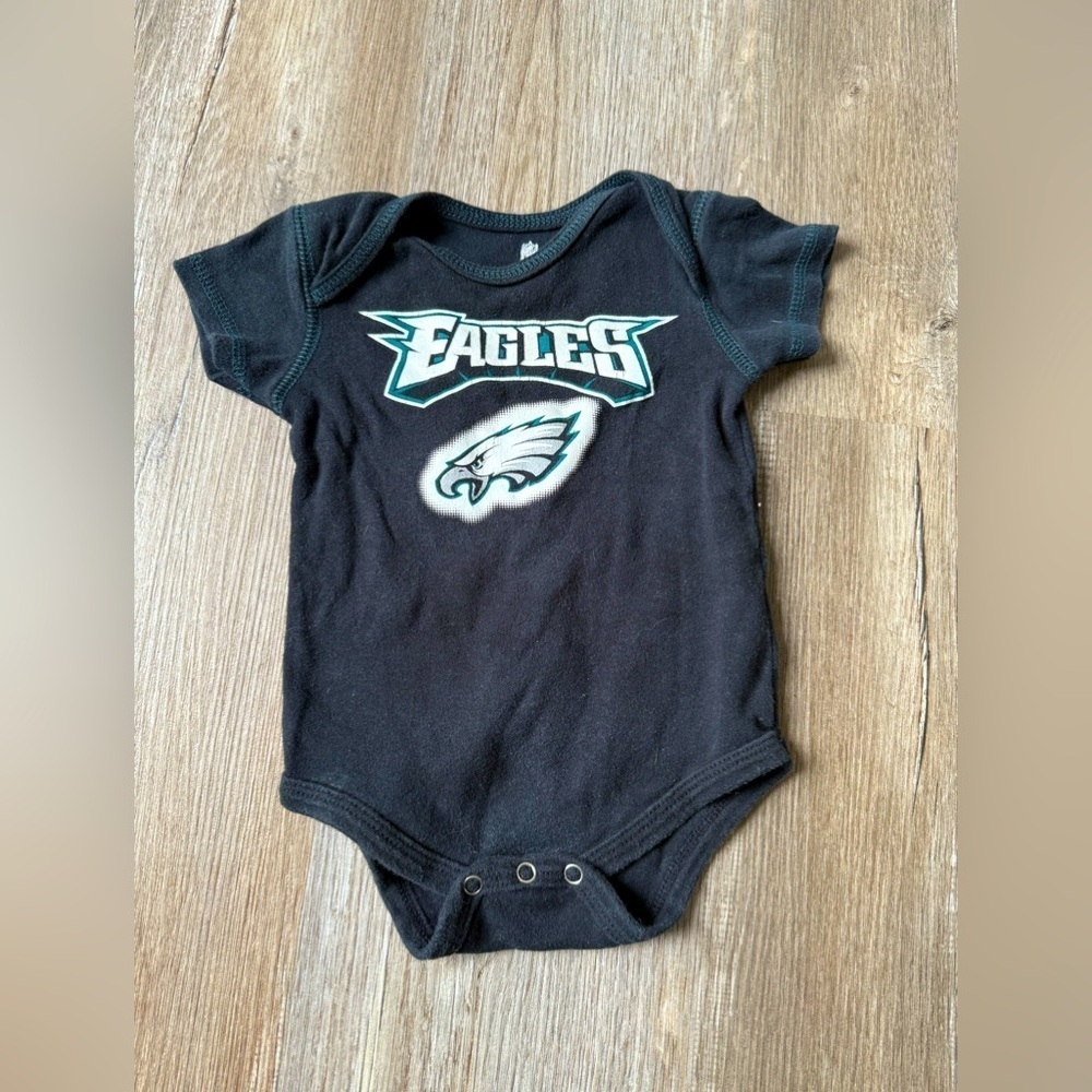 Philadelphia Eagles Onesie Baby Size 9-12 Mo Black Green